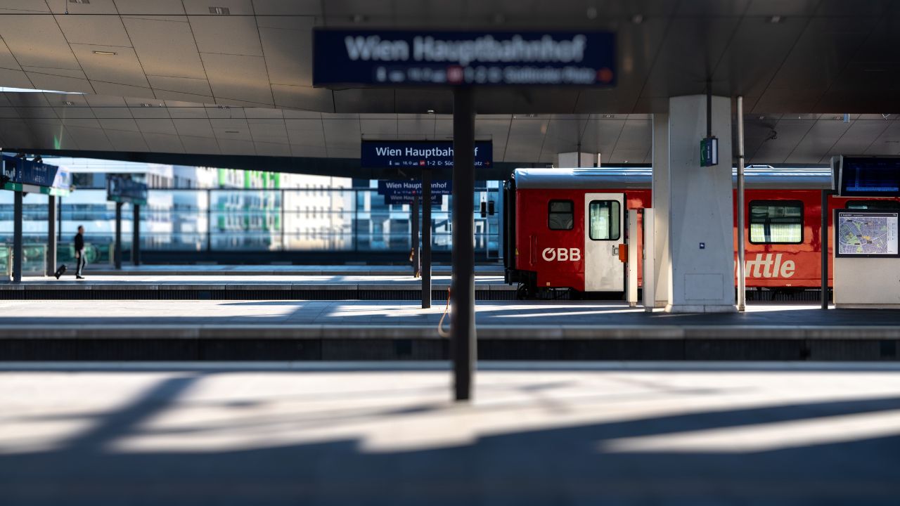 Hitlers speech on train in Austria