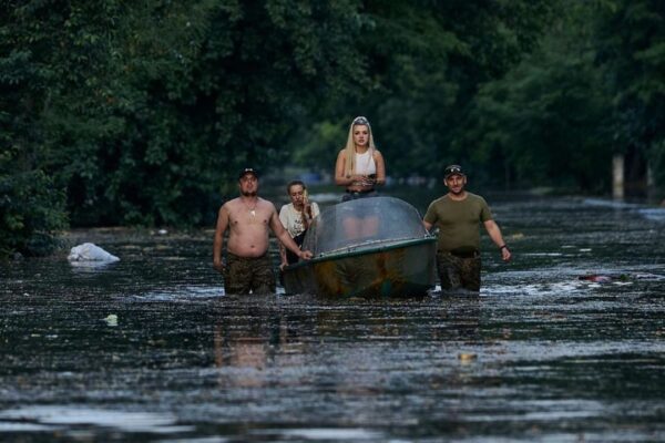 As floodwaters from a collapsed dam rise, Ukrainians risk being homeless and contracting diseases