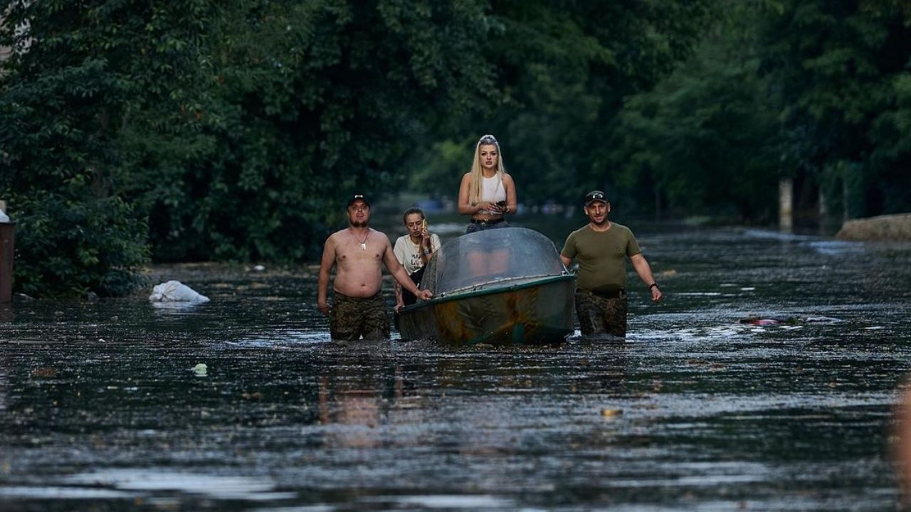 As floodwaters from a collapsed dam rise, Ukrainians risk being homeless and contracting diseases