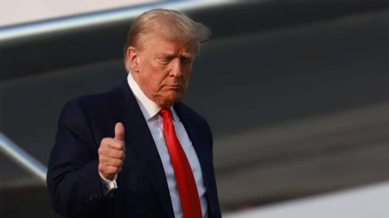 Trump arrives at Fulton County Jail to surrender