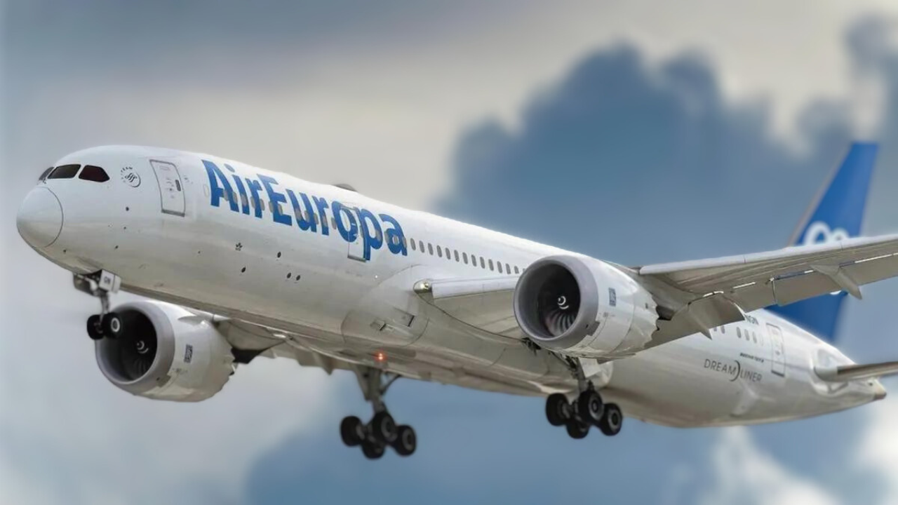 Airline Hack Prompts Warning To Cancel Credit Cards 