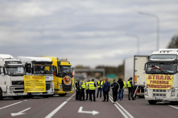 In protest, Polish truck drivers block roadways leading to Ukrainian border crossings