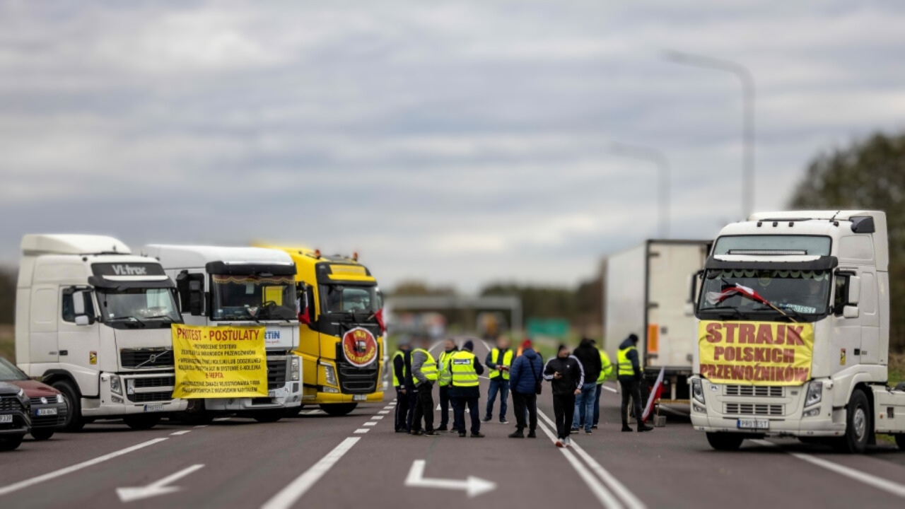 In protest, Polish truck drivers block roadways leading to Ukrainian border crossings