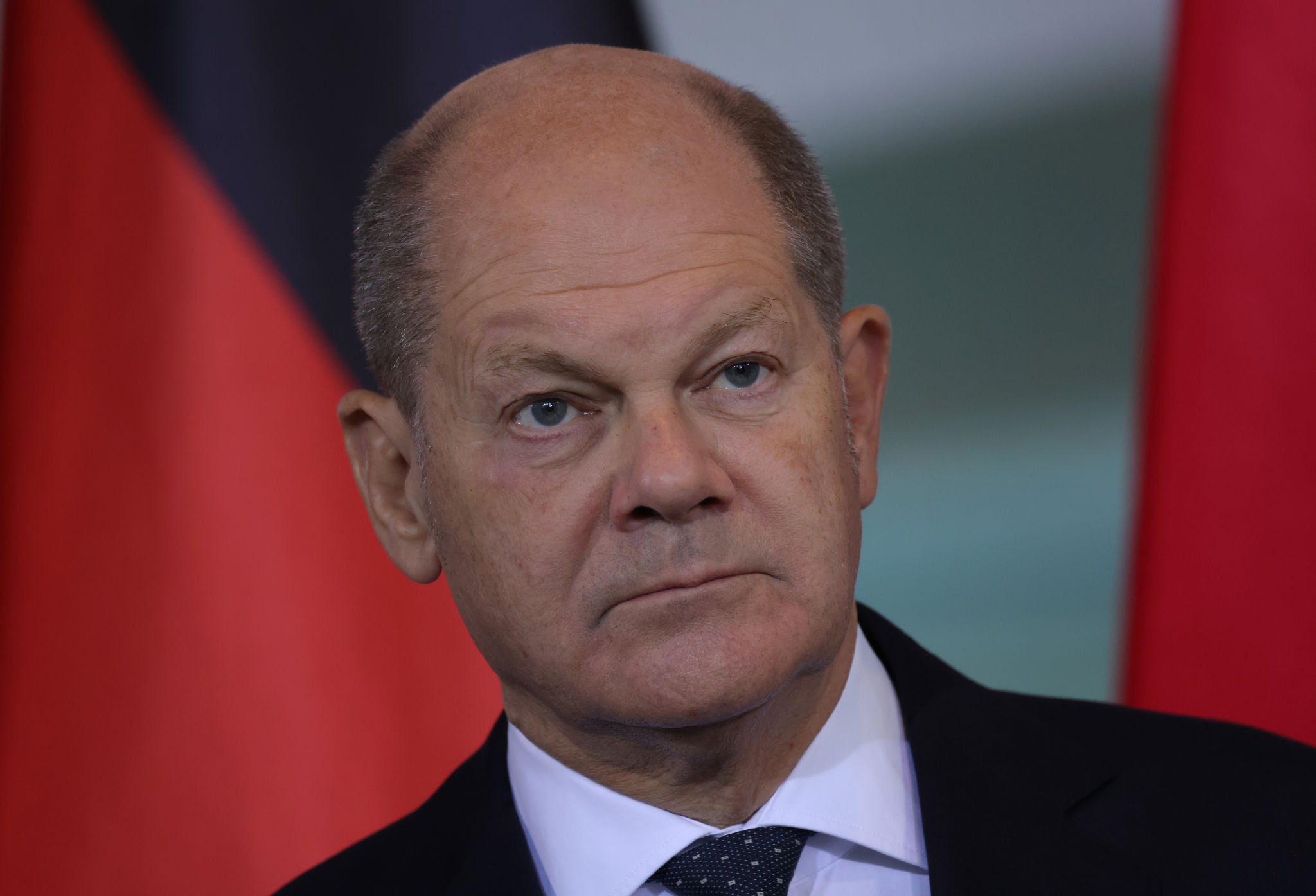 Germany favors stricter measures to curb migration