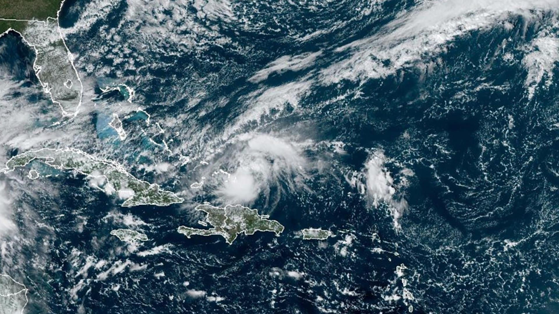 Hurricane Oscar Makes Landfall in Bahamas, Bringing Destructive Winds and Heavy Rain